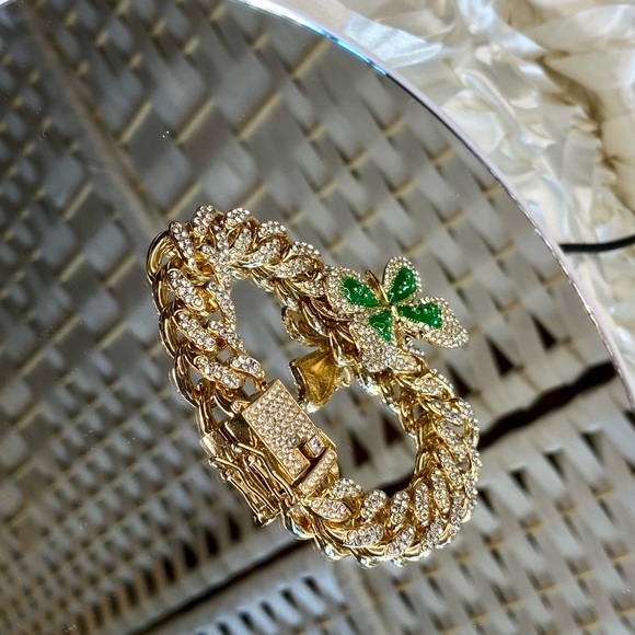 NWT Austrian Crystal, Enameled Butterfly Spinner Bracelet in Goldtone (8.00 In) - Picture 8 of 17